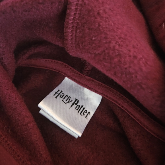 ๐3/$25๐ Burgundy/Harry Potter Graphic Hoodie - Picture 4 of 6